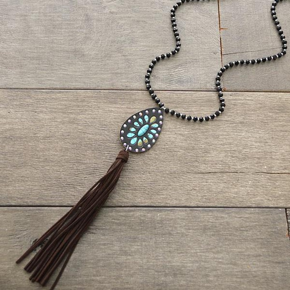 LEATHER TEARDROP PENDANT BEAD NECKLACE - BLACK